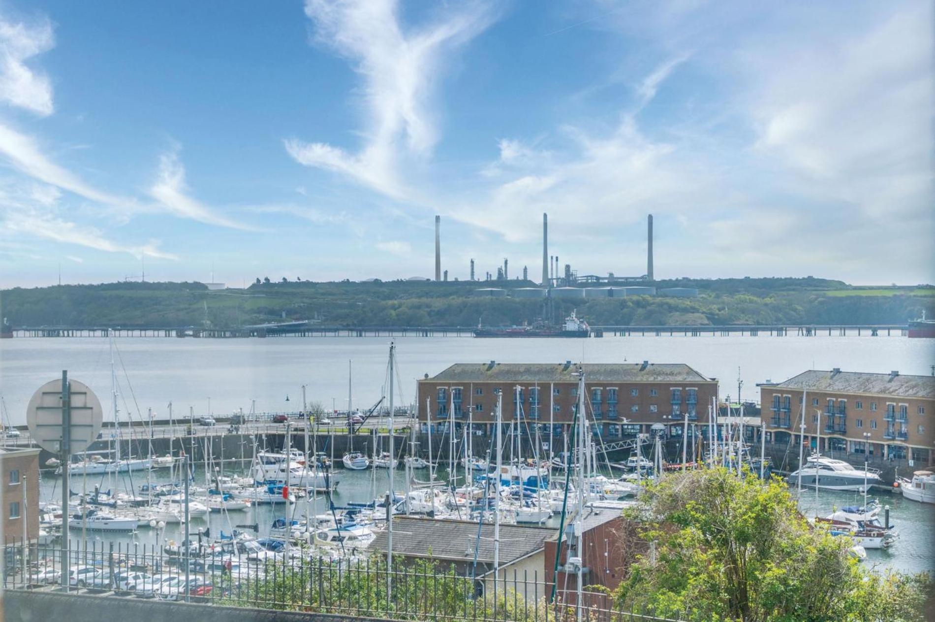 Harbour View - 2 Bedroom Apartment - Milford Haven Extérieur photo